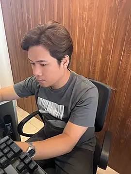 Snapshot of Titanryu chatting on 04.15.26 Titanryu online show from 04.15.26