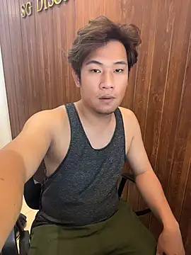 Snapshot of Titanryu chatting on 04.23.26 Titanryu online show from 04.23.26