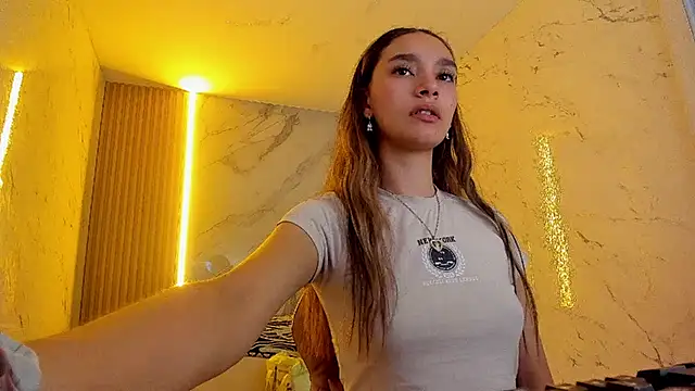 Snapshot of Paulin_roses_tf chatting on 05.15.26 Paulin roses tf online show from 05.15.26