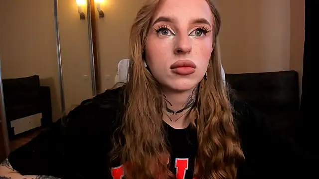 Snapshot of harley_kimm chatting on 04.19.26 harley kimm online show from 04.19.26
