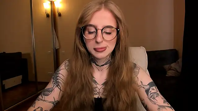 Snapshot of harley_kimm chatting on 04.20.26 harley kimm online show from 04.20.26