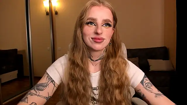 Snapshot of harley_kimm chatting on 04.22.26 harley kimm online show from 04.22.26