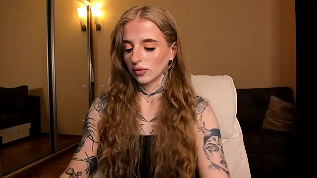 Snapshot of harley_kimm chatting on 04.23.26 harley kimm online show from 04.23.26