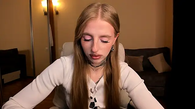 Snapshot of harley_kimm chatting on 05.11.26 harley kimm online show from 05.11.26