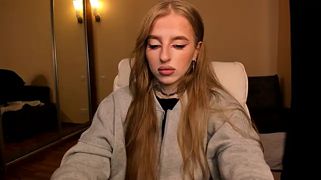 Snapshot of harley_kimm chatting on 05.16.26 harley kimm online show from 05.16.26