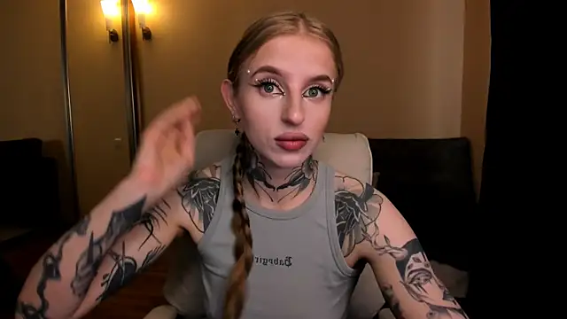 Snapshot of harley_kimm chatting on 05.19.26 harley kimm online show from 05.19.26