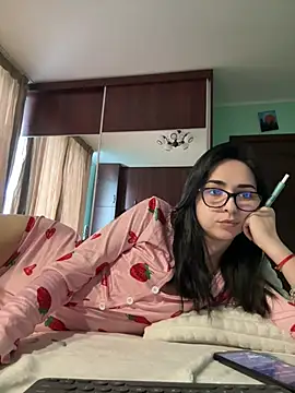 Snapshot of TheaMerve chatting on 04.22.26 TheaMerve online show from 04.22.26
