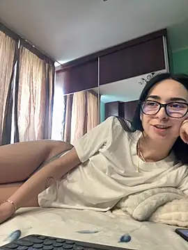 Snapshot of TheaMerve chatting on 04.24.26 TheaMerve online show from 04.24.26