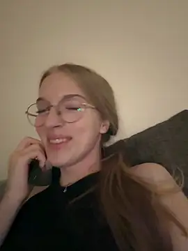 Snapshot of EvaEvis chatting on 04.15.26 EvaEvis online show from 04.15.26
