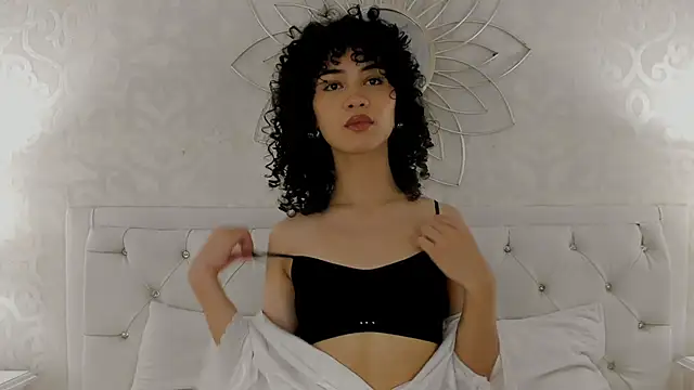Snapshot of Julietta___ chatting on 04.16.26 Julietta online show from 04.16.26