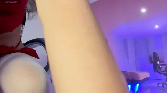 babylexi18 online show from 04.27.26