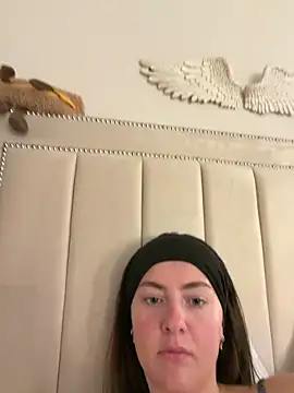 Snapshot of LolaSkyee chatting on 04.08.26 LolaSkyee online show from 04.08.26