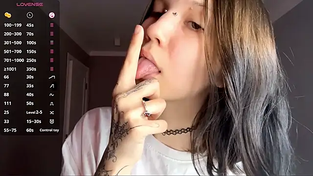 AmeliaMiotii online show from 04.20.26