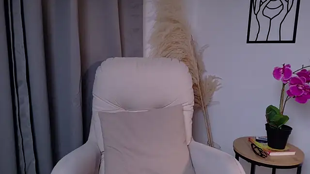 Snapshot of LiaFox_ chatting on 04.09.26 LiaFox online show from 04.09.26