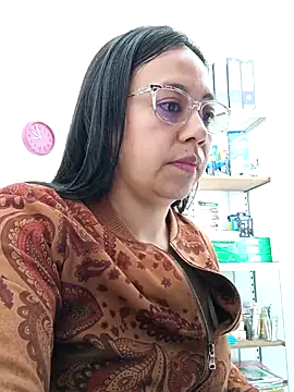Snapshot of Violeta--7 chatting on 04.20.26 Violeta--7 online show from 04.20.26