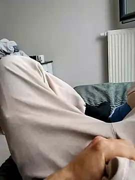 Snapshot of y2561 chatting on 04.17.26 y2561 online show from 04.17.26