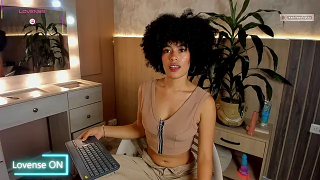 Snapshot of baddie_delaylaa chatting on 04.18.26 baddie delaylaa online show from 04.18.26