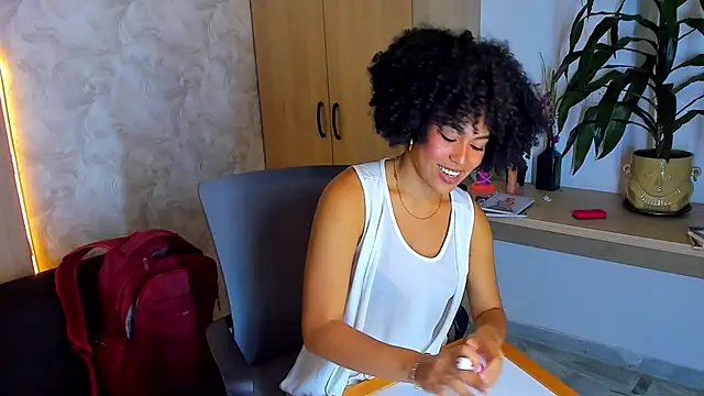 Snapshot of baddie_delaylaa chatting on 04.23.26 baddie delaylaa online show from 04.23.26