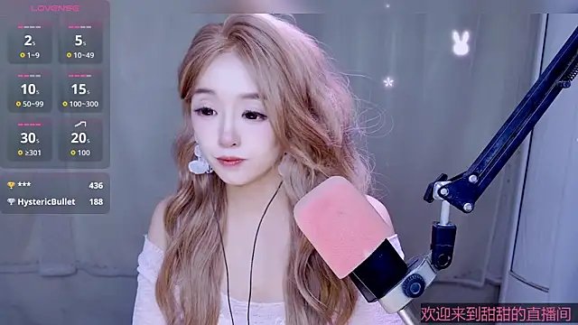 Snapshot of Cuviee chatting on 04.30.26 Cuviee online show from 04.30.26