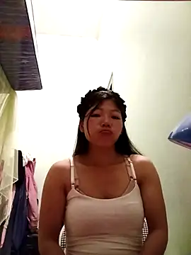 Snapshot of -Quyny- chatting on 04.19.26 -Quyny- online show from 04.19.26