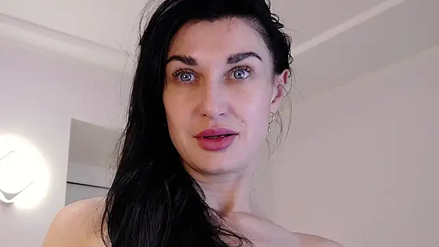 Snapshot of AriannaCruise chatting on 04.18.26 AriannaCruise online show from 04.18.26
