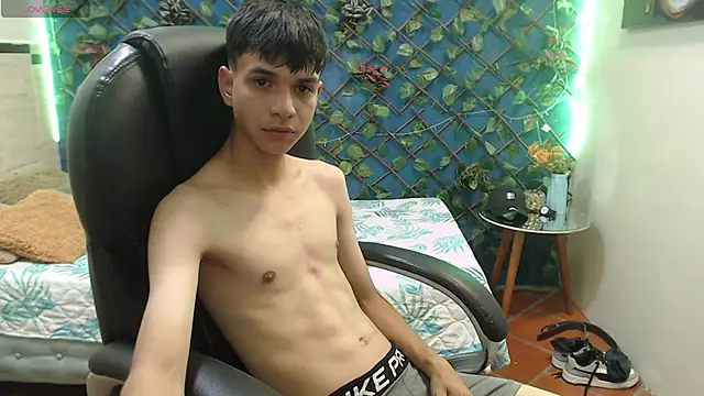 Snapshot of maxim_rod chatting on 04.09.26 maxim rod online show from 04.09.26