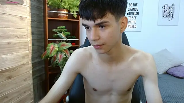 Snapshot of maxim_rod chatting on 04.13.26 maxim rod online show from 04.13.26