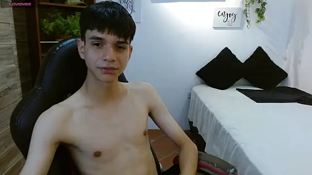 Snapshot of maxim_rod chatting on 04.21.26 maxim rod online show from 04.21.26