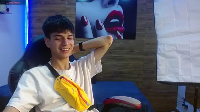 Snapshot of maxim_rod chatting on 06.14.26 maxim rod online show from 06.14.26