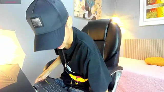 Snapshot of maxim_rod chatting on 06.19.26 maxim rod online show from 06.19.26
