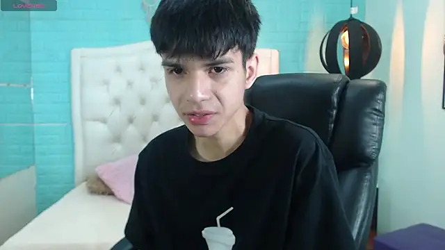 Snapshot of maxim_rod chatting on 06.28.26 maxim rod online show from 06.28.26