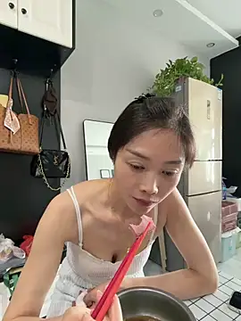 Snapshot of yuanpu0925 chatting on 04.03.26 yuanpu0925 online show from 04.03.26