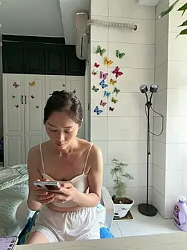 Snapshot of yuanpu0925 chatting on 04.30.26 yuanpu0925 online show from 04.30.26