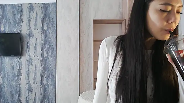 Snapshot of SecretTiny chatting on 05.20.26 SecretTiny online show from 05.20.26