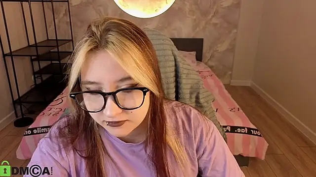 Snapshot of Luna_Host chatting on 04.07.26 Luna Host online show from 04.07.26