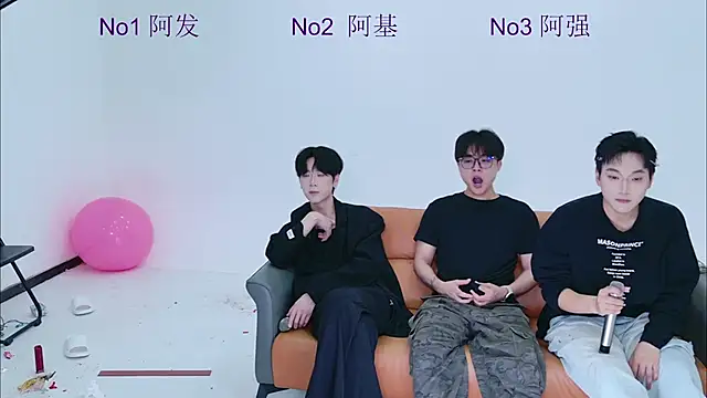 Snapshot of Dkcolo chatting on 04.18.26 Dkcolo online show from 04.18.26