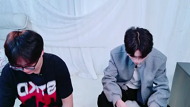 Snapshot of Dkcolo chatting on 04.23.26 Dkcolo online show from 04.23.26