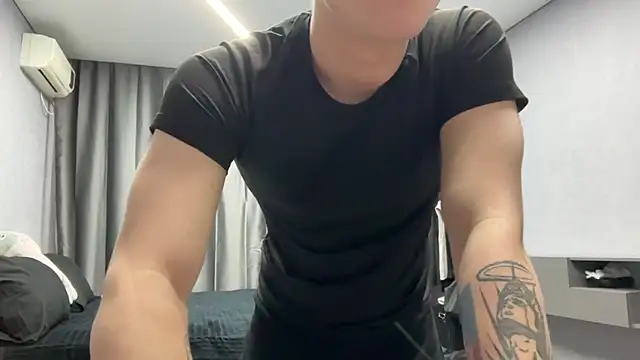 Snapshot of MaxWoolf chatting on 04.17.26 MaxWoolf online show from 04.17.26