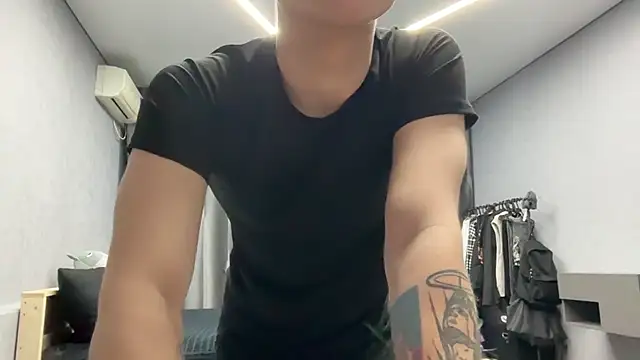 Snapshot of MaxWoolf chatting on 04.18.26 MaxWoolf online show from 04.18.26