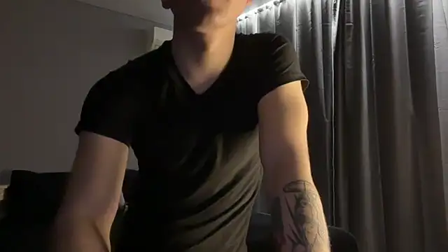 Snapshot of MaxWoolf chatting on 04.19.26 MaxWoolf online show from 04.19.26