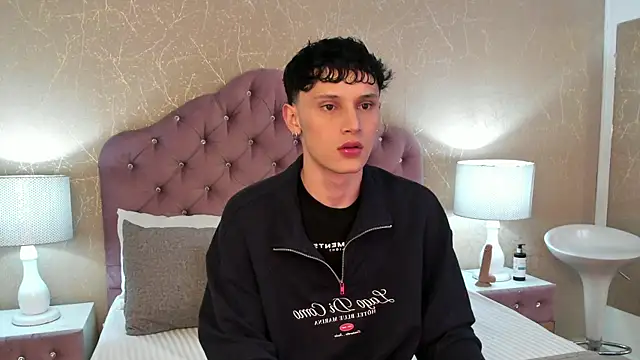 Snapshot of LephyStar chatting on 04.23.26 LephyStar online show from 04.23.26
