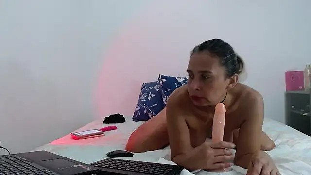 Snapshot of ThaliaGray_ chatting on 04.18.26 ThaliaGray online show from 04.18.26