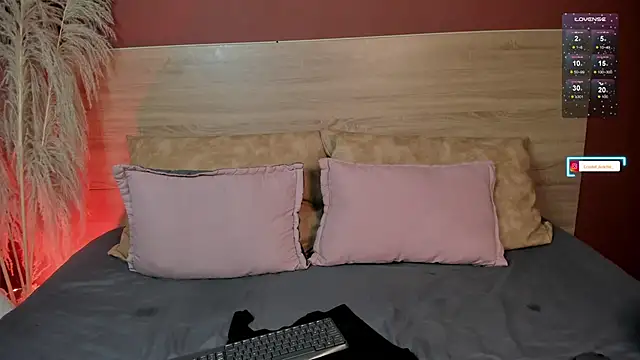Snapshot of crystal_arlette_ chatting on 04.18.26 crystal arlette online show from 04.18.26