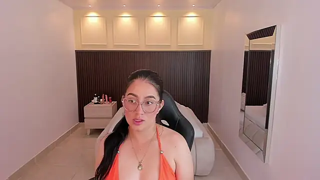 Snapshot of SAMANTHAFIORE2 chatting on 06.01.26 SAMANTHAFIORE2 online show from 06.01.26