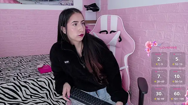 Snapshot of Sophi_Sweet11 chatting on 04.14.26 Sophi Sweet11 online show from 04.14.26