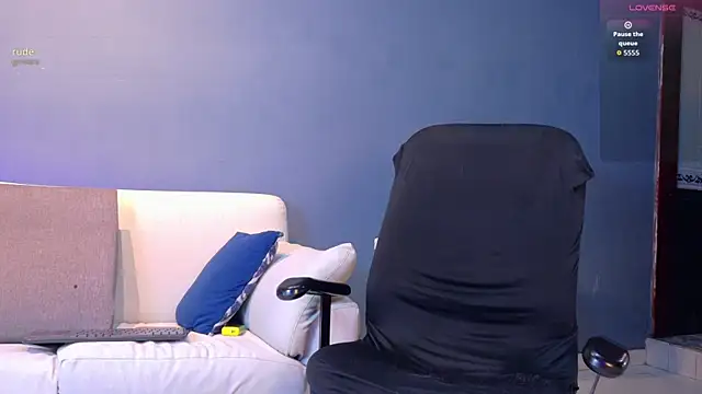 Snapshot of Axel_saenzz chatting on 06.25.26 Axel saenzz online show from 06.25.26