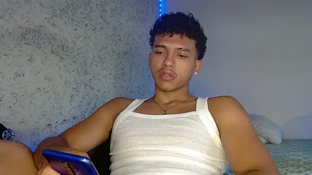 Snapshot of tonydesire_ chatting on 04.20.26 tonydesire online show from 04.20.26
