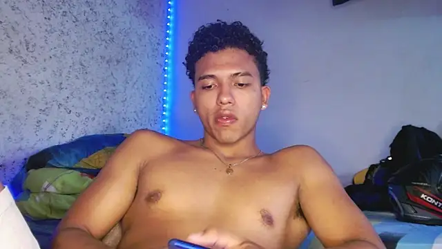 Snapshot of tonydesire_ chatting on 04.24.26 tonydesire online show from 04.24.26