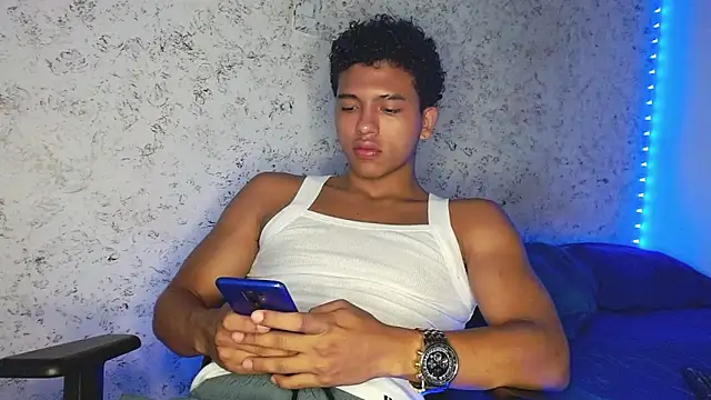 Snapshot of tonydesire_ chatting on 05.17.26 tonydesire online show from 05.17.26