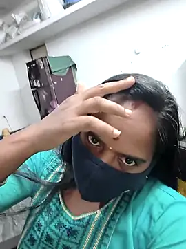 Snapshot of Tamil_Sangeetha chatting on 04.12.26 Tamil Sangeetha online show from 04.12.26